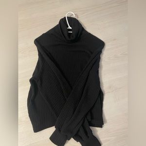 Turtle neck sweater with romantic sleeves